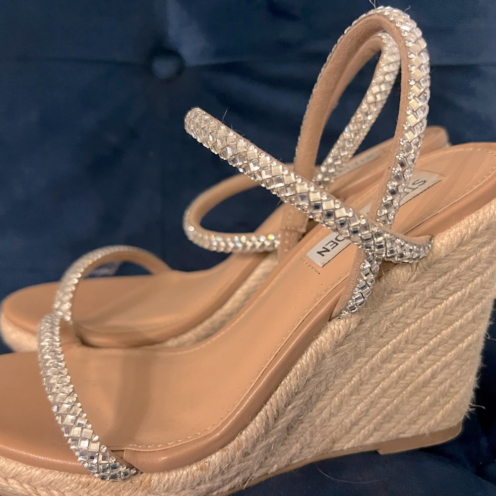 Steve Madden Size 6 Beige Elegant Wedge Heels